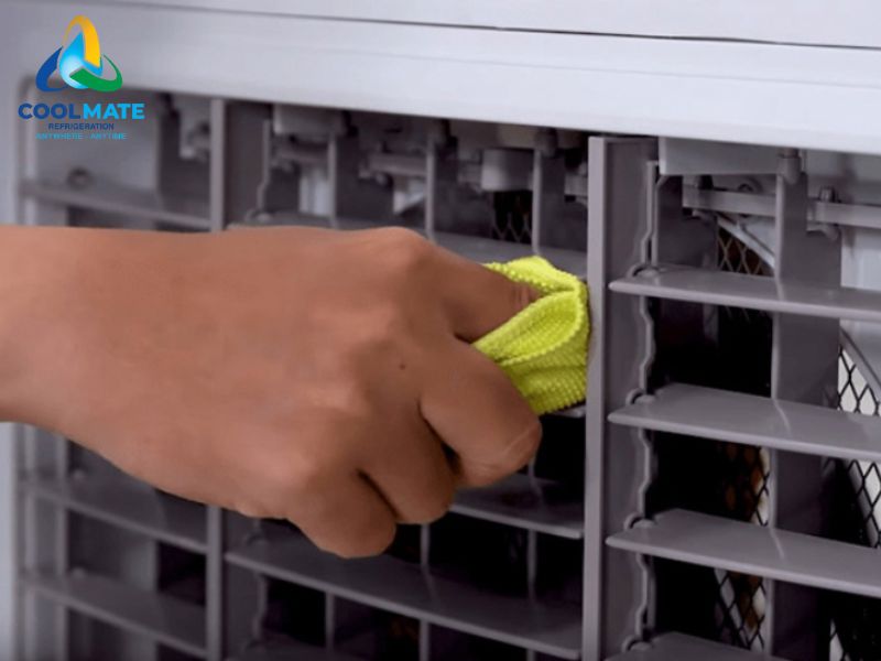 Vệ sinh bề mặt của máy làm mát